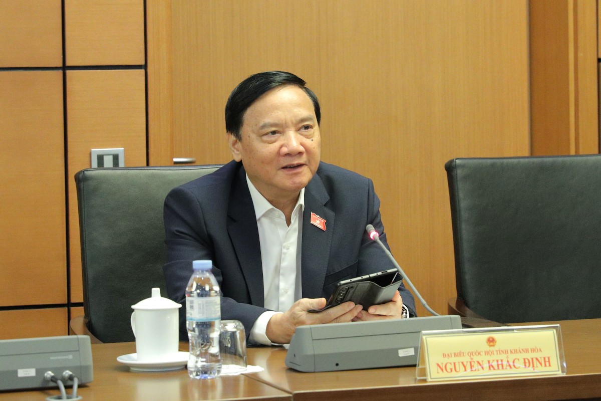 Ủy viên Trung ương Đảng, Phó Chủ tịch Quốc hội Nguyễn Khắc Định phát biểu tại Phiên thảo luận ở Tổ 4. Ảnh: Hồ Long/Quốc hội.