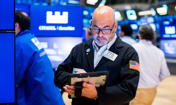 Dow Jones lập kỷ lục phiên thứ 5 liên tiếp, giá dầu chững lại