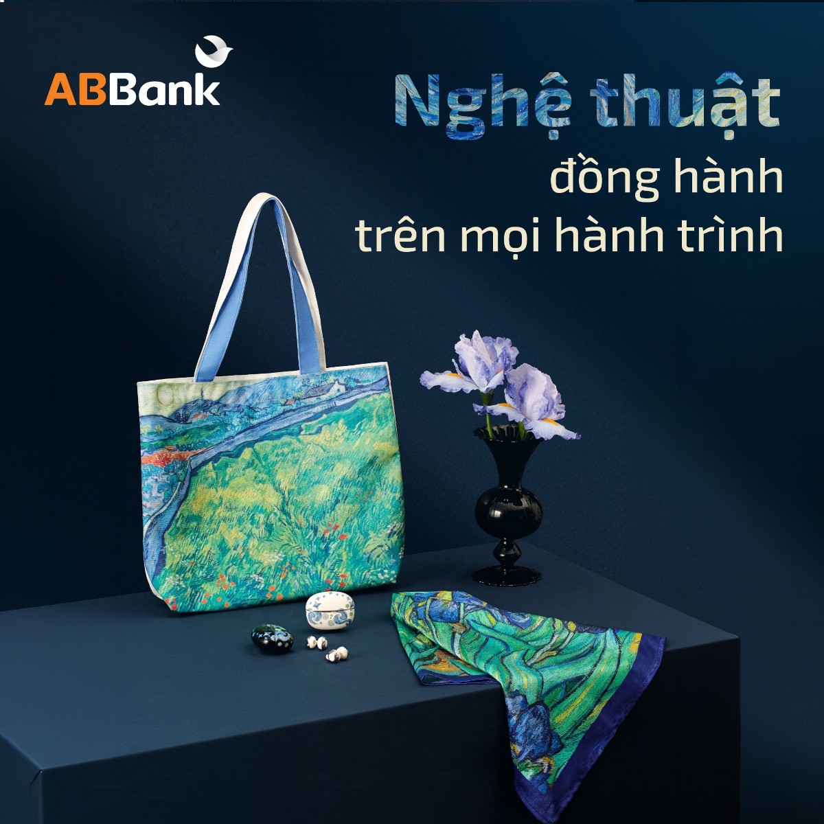 Bộ quà tặng phiên bản giới hạn được phát triển từ những kiệt tác bản quyền của danh họa Van Gogh.