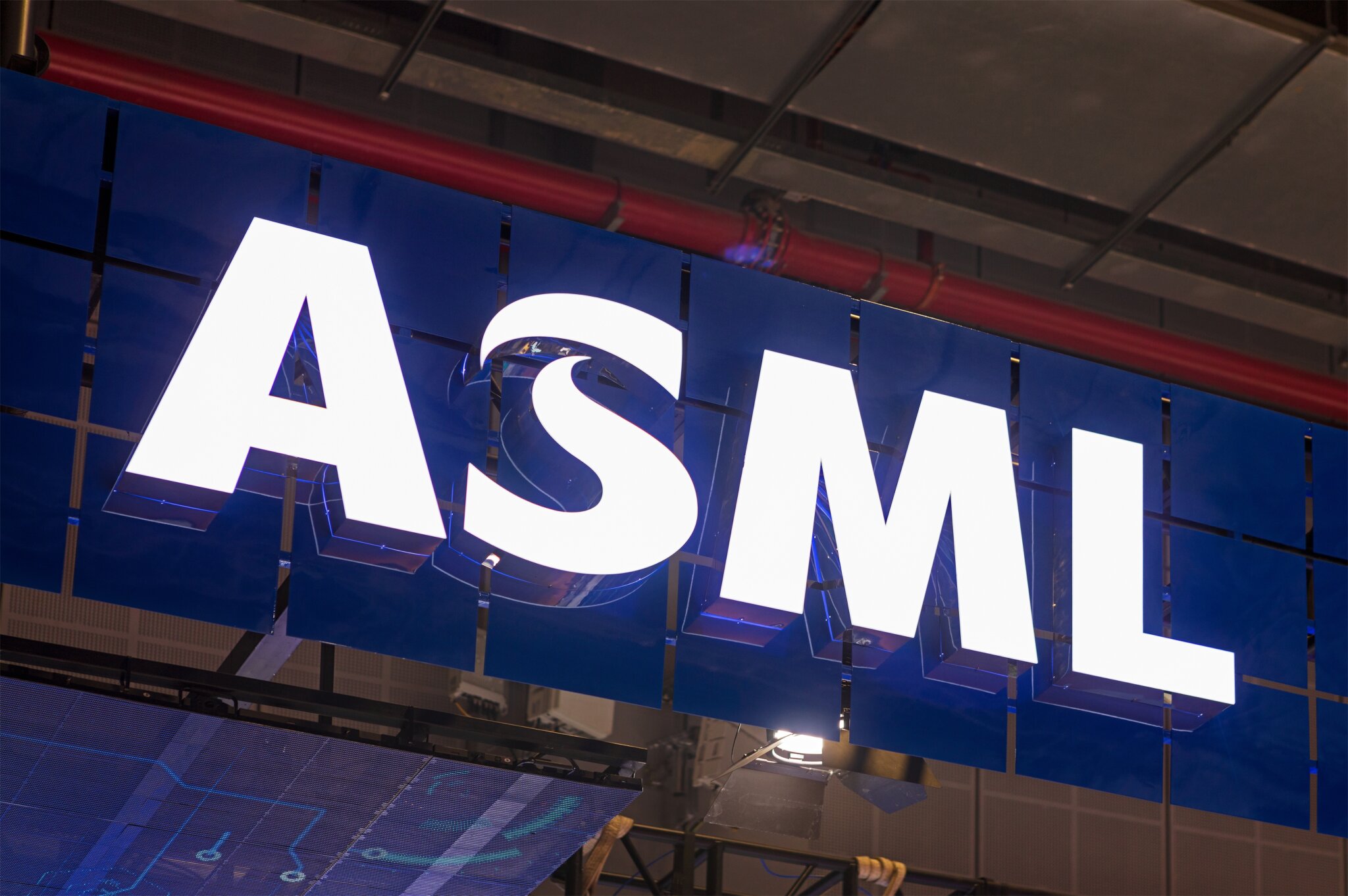 ASML xác nhận sẽ triển khai chương trình thưởng cổ phiếu có điều kiện dành cho nhân viên. Ảnh: Getty Images
