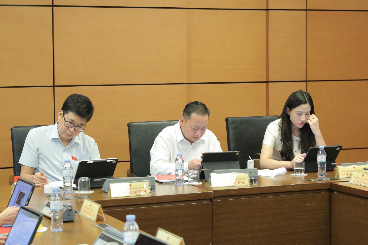 Các đại biểu tham gia Phiên thảo luận ở Tổ 4. Ảnh: Quốc hội.