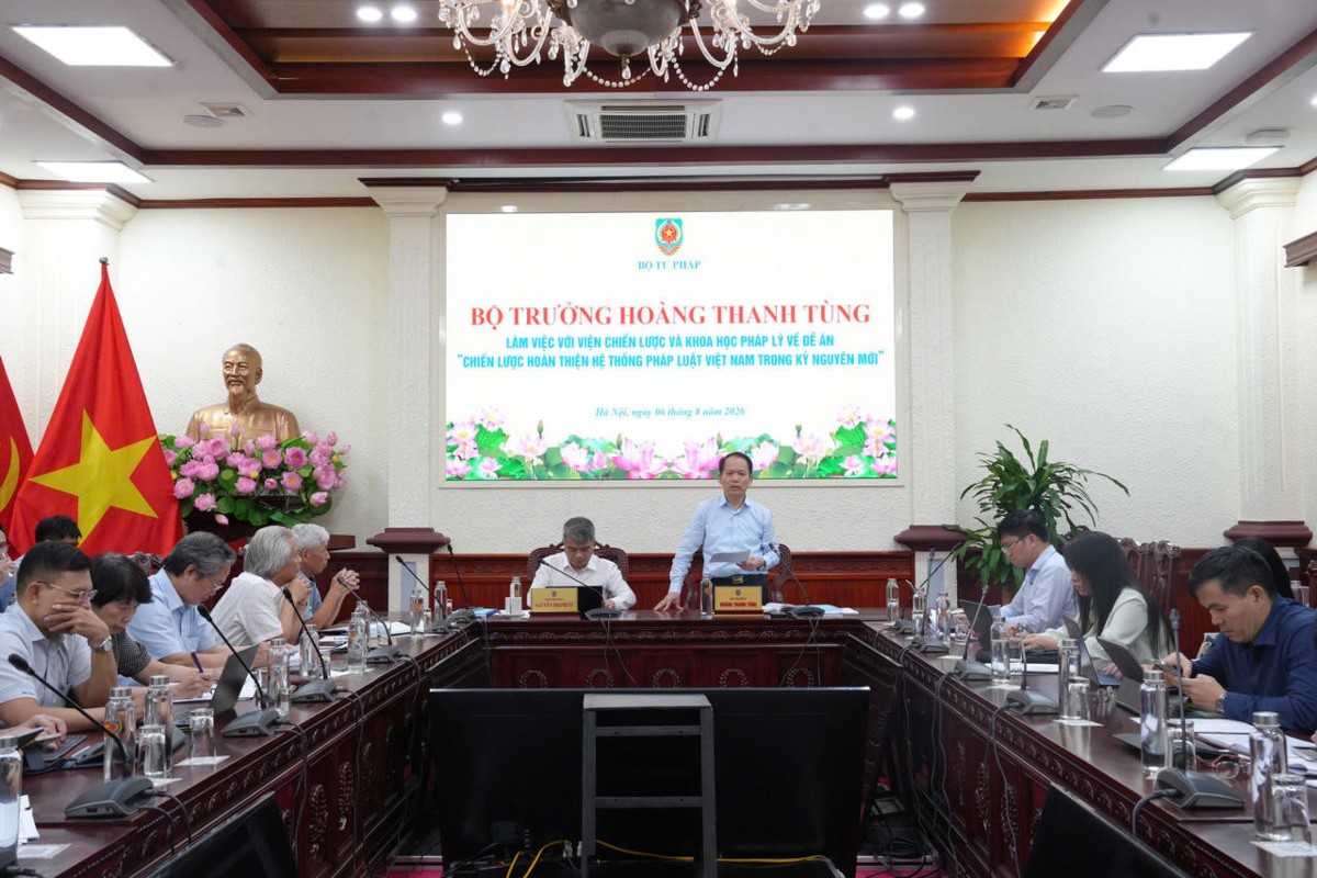 Bộ trưởng Hoàng Thanh Tùng chủ trì buổi làm việc. Ảnh: Cổng thông tin điện tử Bộ Tư pháp.