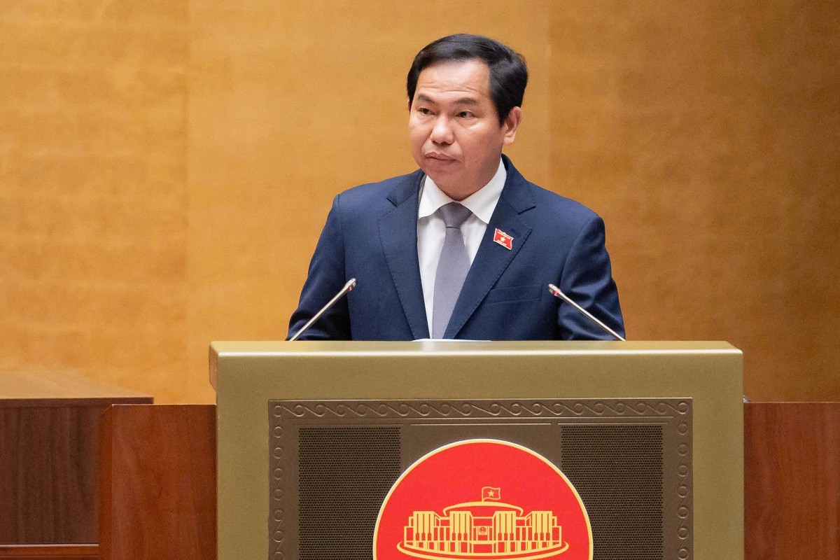 Tổng Thư ký Quốc hội, Chủ nhiệm Văn phòng Quốc hội Lê Quang Mạnh trình bày Tờ trình dự án Nghị quyết thay thế Nghị quyết số 96/2019/QH14 về công tác phòng, chống tội phạm và vi phạm pháp luật, công tác của Viện kiểm sát nhân dân, Tòa án nhân dân và công tác thi hành án. Ảnh: Cổng thông tin điện tử Quốc hội.