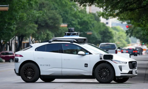 Uber cam kết đầu tư 10 tỷ USD cho cuộc đua robotaxi