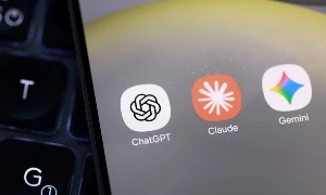 Các biểu tượng ứng dụng ChatGPT, Claude và Gemini.