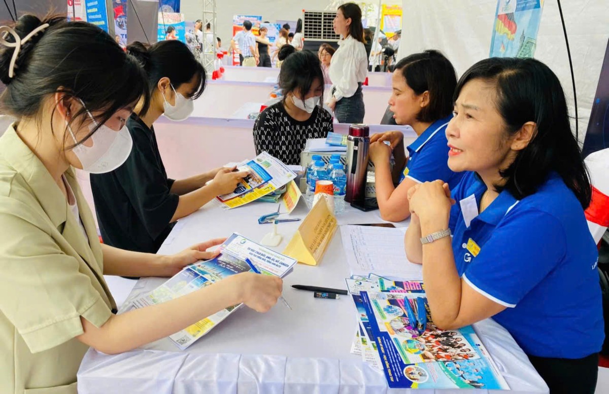 Doanh nghiệp sẽ được giảm đóng bảo hiểm cho người lao động trong một số trường hợp khó khăn. Ảnh minh họa: Thu Hằng.