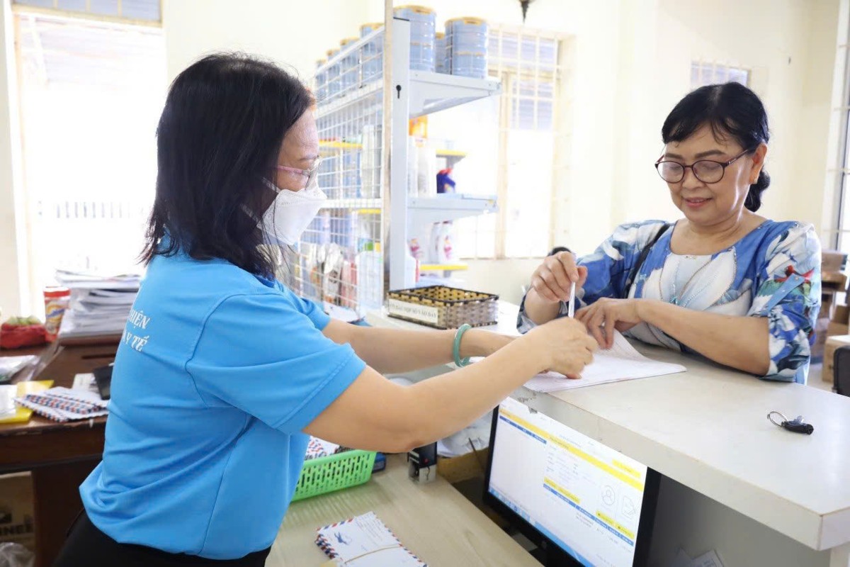 Người hưởng nhận chi trả lương hưu khi đủ điều kiện. Ảnh: Duy Nguyễn.
