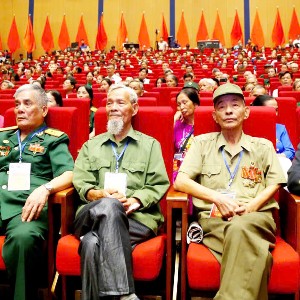 Đại biểu người có công với cách mạng dự hội nghị tri ân hồi tháng 7/2026. Ảnh: Tống Giáp.