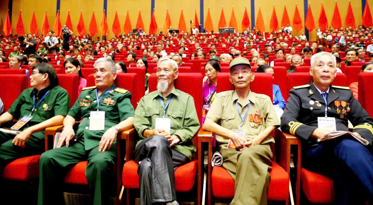 Đại biểu người có công với cách mạng dự hội nghị tri ân hồi tháng 7/2026. Ảnh: Tống Giáp.