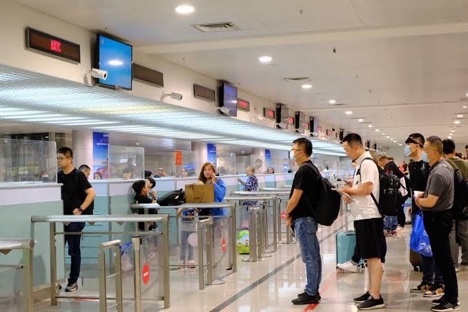 Không nợ thuế vẫn bị “chặn cửa” xuất cảnh nếu bỏ địa chỉ kinh doanh quá 120 ngày. Nguồn ảnh: H.M
