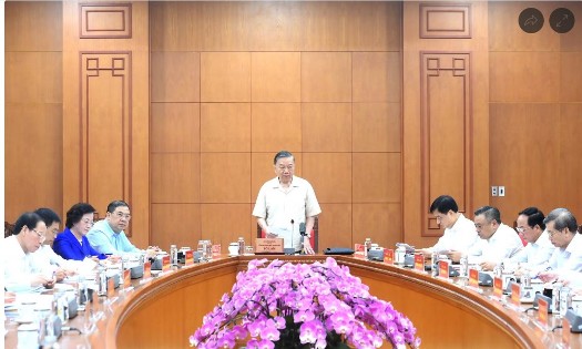 Party General Secretary and State President To Lam chaired a working session on August 6 with the Government’s Party Committee and relevant agencies on the development of synchronous infrastructure. (Photo: nhandan.vn) 