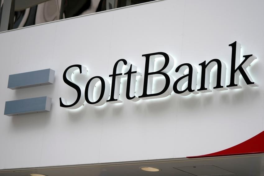 Logo của SoftBank Corp. tại một cửa hàng ở Tokyo. Ảnh: AP