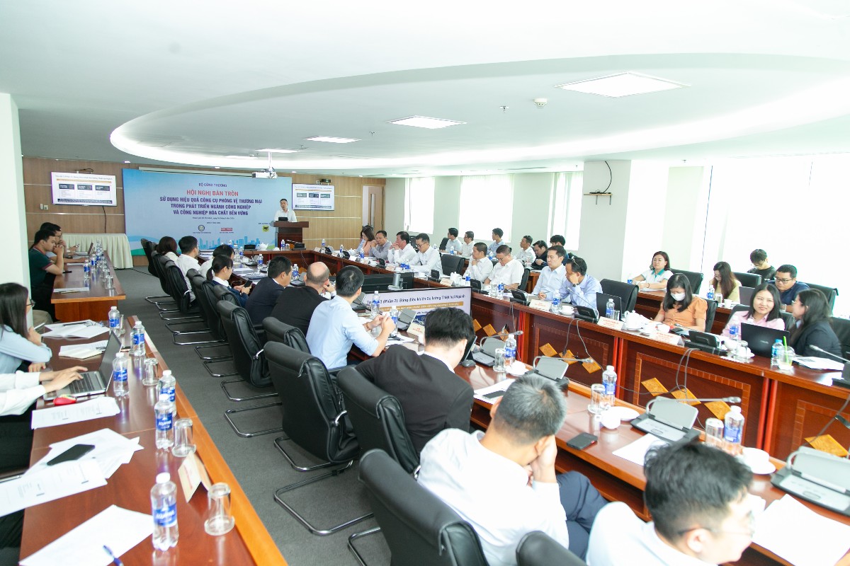 Sự kiện thu hút sự quan tâm lớn từ các cơ quan quản lý, hiệp hội ngành hàng cùng đông đảo cộng đồng doanh nghiệp. Ảnh: Tạp chí Công thương.