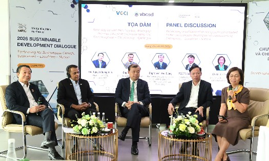 Các diễn giả tham gia tọa đàm. Ảnh: VCCI.