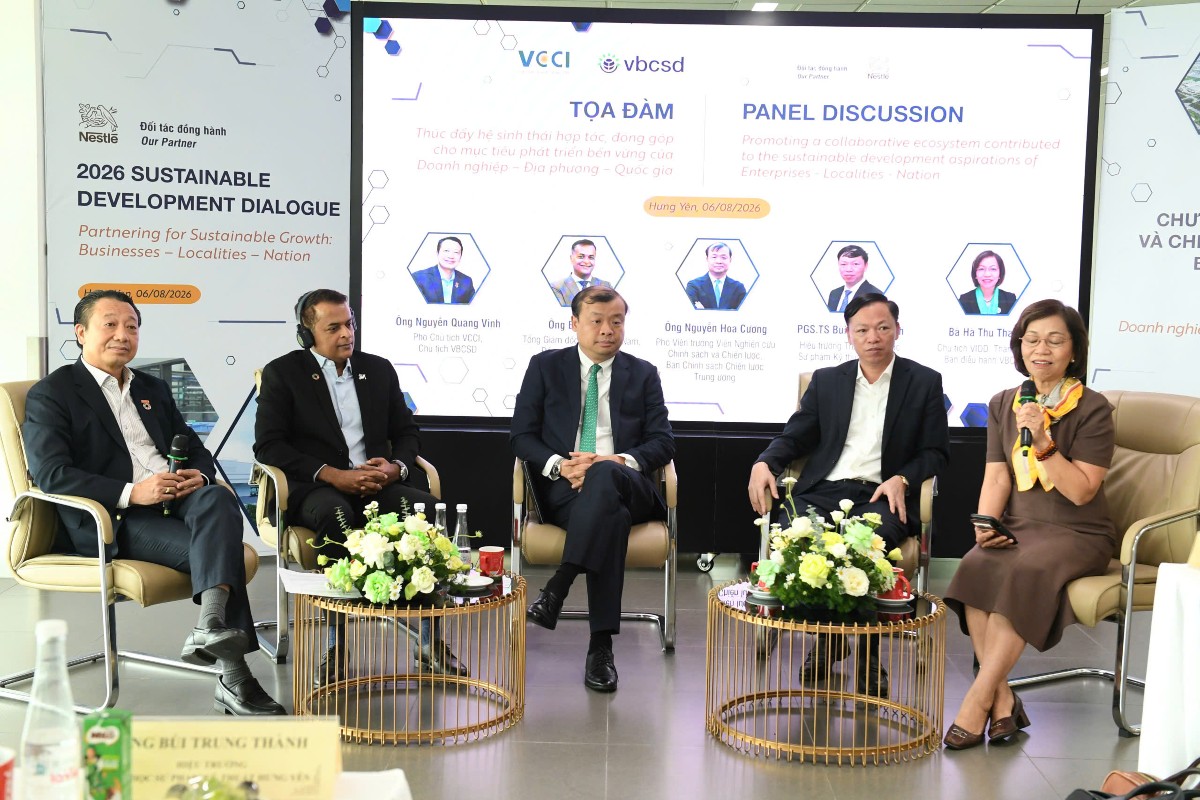 Các diễn giả tham gia tọa đàm. Ảnh: VCCI.