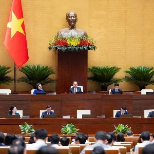 Dưới sự chủ trì của Chủ tịch Quốc hội Trần Thanh Mẫn và điều hành của Phó Chủ tịch Quốc hội Nguyễn Hồng Diên, các đại biểu thảo luận ở hội trường về dự án Luật Dầu khí (sửa đổi). Ảnh: Quochoi.vn.