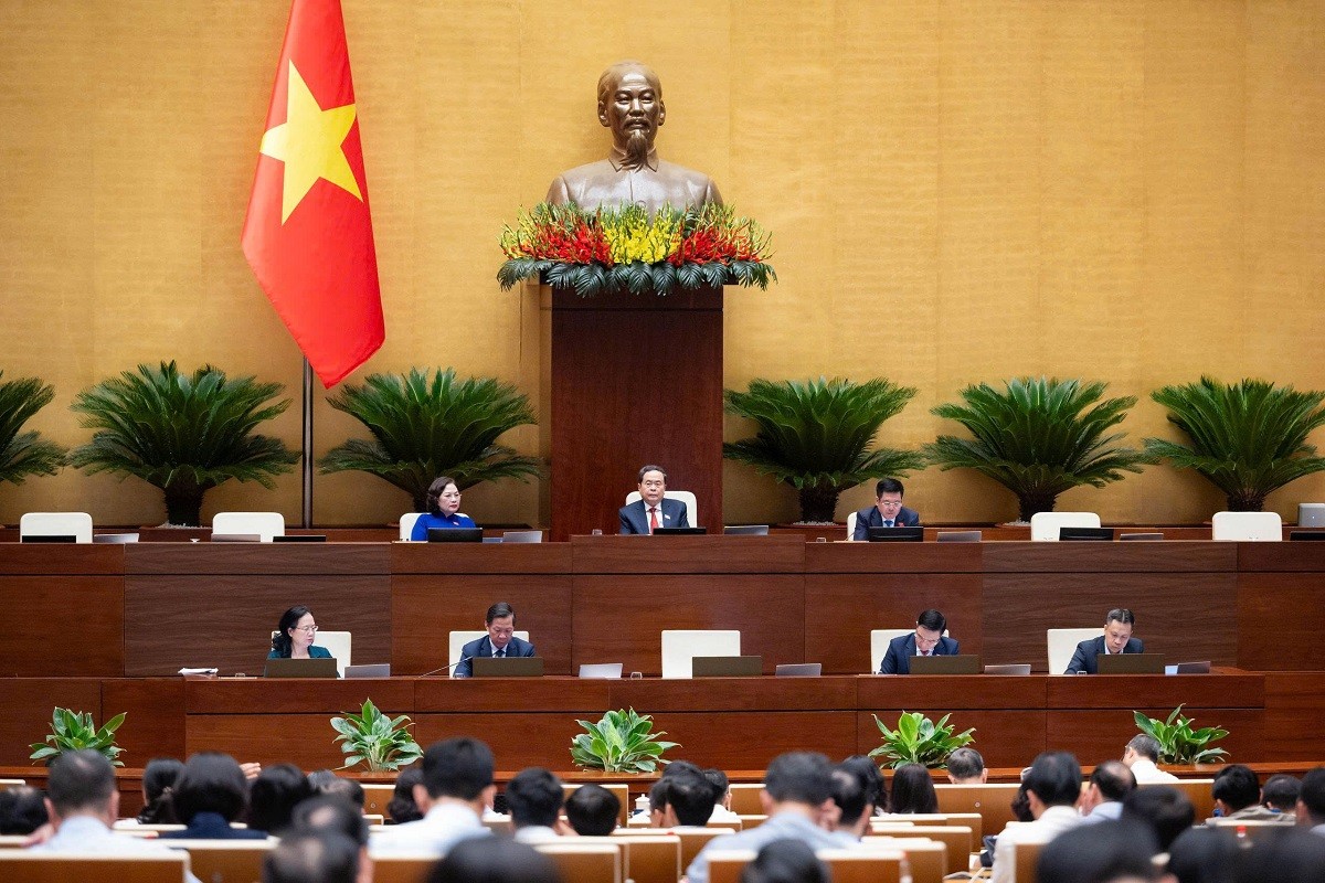 Dưới sự chủ trì của Chủ tịch Quốc hội Trần Thanh Mẫn và điều hành của Phó Chủ tịch Quốc hội Nguyễn Hồng Diên, các đại biểu thảo luận ở hội trường về dự án Luật Dầu khí (sửa đổi). Ảnh: Quochoi.vn.