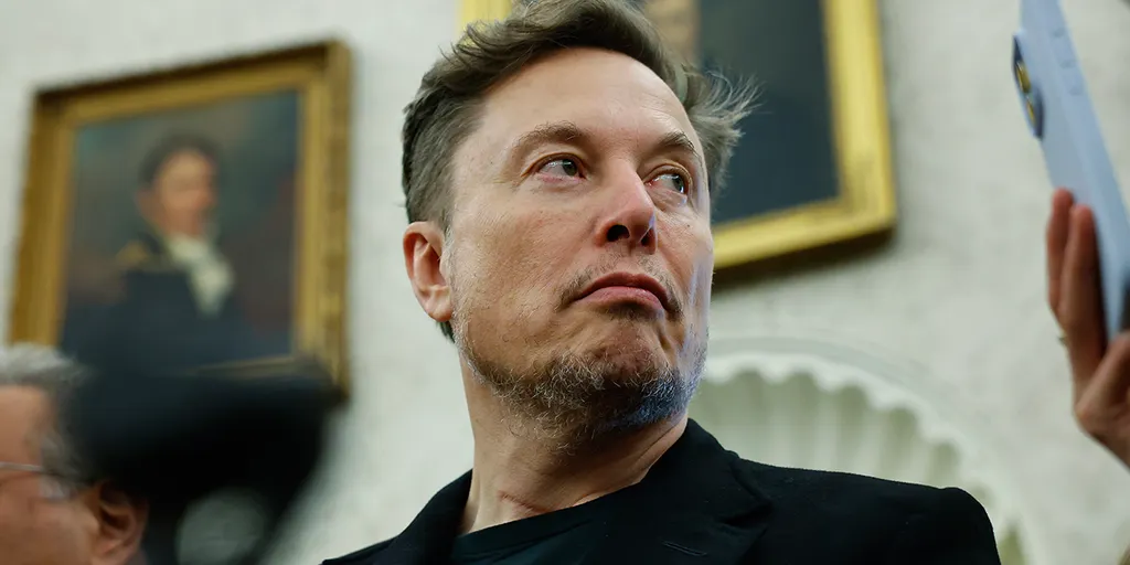 Elon Musk đang tìm cách giải quyết một trong những điểm nghẽn lớn nhất của cuộc đua AI: nguồn cung chip. Ảnh: Fox Business