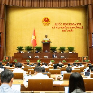 Chủ tịch Quốc hội Trần Thanh Mẫn và Phó Chủ tịch Quốc hội Nguyễn Hồng Diên chủ trì phiên thảo luận ở hội trường về dự án Luật Dầu khí (sửa đổi). Ảnh: Quochoi.vn.