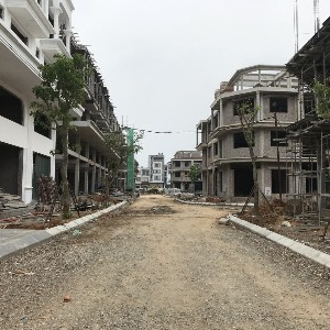 Sẽ bãi bỏ một số điều kiện kinh doanh bất động sản. Ảnh: Phan Nam
