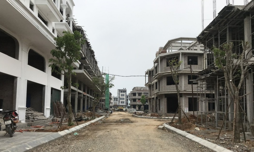 Sẽ bãi bỏ một số điều kiện kinh doanh bất động sản. Ảnh: Phan Nam