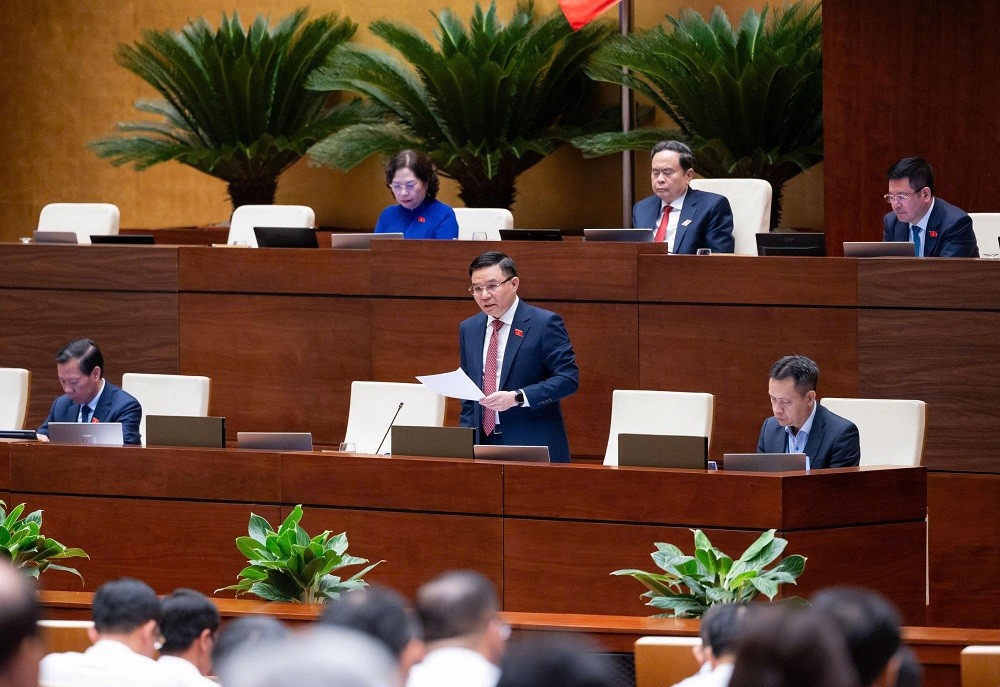 Bộ trưởng Bộ Công Thương Lê Mạnh Hùng giải trình và làm rõ các nhóm vấn đề trọng tâm mà đại biểu Quốc hội quan tâm. Ảnh: Quochoi.vn.
