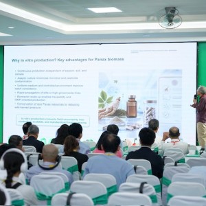 Diễn giả là các nhà khoa học hàng đầu quốc tế trình bày báo cáo tại phiên toàn thể Hội nghị. Ảnh: ĐH Đông Á