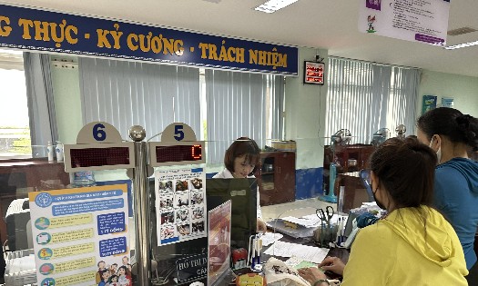 Luật Việc làm năm 2025 có nhiều nội dung mới liên quan đến chính sách bảo hiểm thất nghiệp theo hướng mở rộng quyền lợi, nới một số điều kiện thụ hưởng thụ. Ảnh: Dũng Hiếu