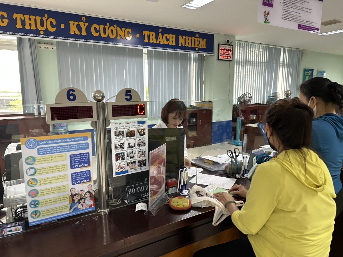 Luật Việc làm năm 2025 có nhiều nội dung mới liên quan đến chính sách bảo hiểm thất nghiệp theo hướng mở rộng quyền lợi, nới một số điều kiện thụ hưởng thụ. Ảnh: Dũng Hiếu
