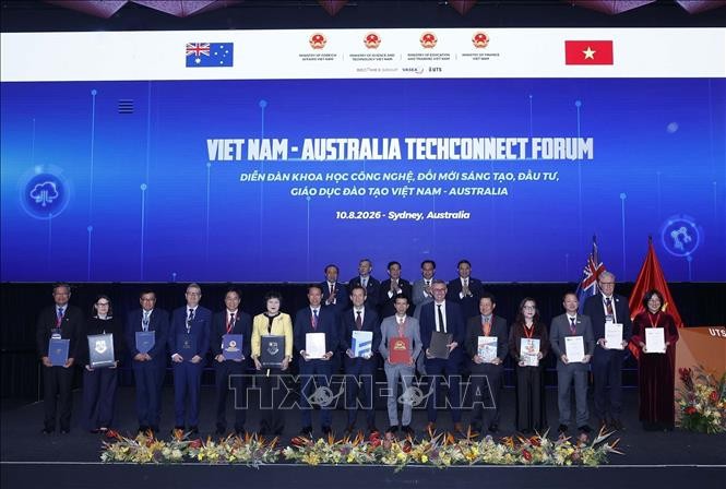Đại tướng Phan Văn Giang, Uỷ viên Bộ Chính trị, Phó Thủ tướng Chính phủ, Bộ trưởng Bộ Quốc phòng và các đại biểu chứng kiến Lễ trao các văn kiện hợp tác giữa Việt Nam - Australia. Ảnh: Thống Nhất/TTXVN