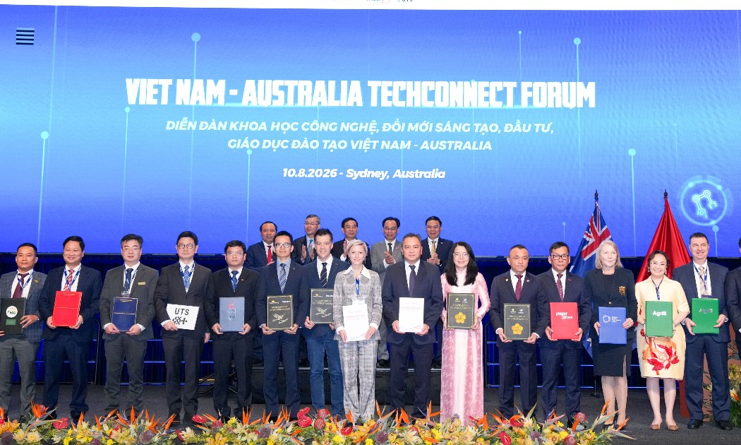 Vietjet và Sân bay Quốc tế Western Sydney cùng các doanh nghiệp Việt Nam và Australia trao văn kiện hợp tác trước sự chứng kiến của Ủy viên Bộ Chính trị, Phó Thủ tướng Chính phủ, Bộ trưởng Bộ Quốc phòng Phan Văn Giang, cùng lãnh đạo cấp cao và cộng đồng doanh nghiệp hai nước.
