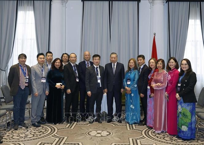 Tổng Bí thư, Chủ tịch nước Tô Lâm tiếp một số trí thức, nhà khoa học tiêu biểu thuộc Hội trí thức, chuyên gia người Việt tại Australia (VASEA). Ảnh: Thống Nhất – TTXVN