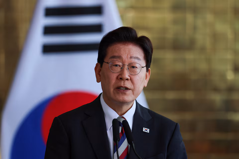 Tổng thống Hàn Quốc Lee Jae-myung tham dự cuộc họp báo tại Cung điện Alvorada ở Brasilia, Brazil. Ảnh: Reuters