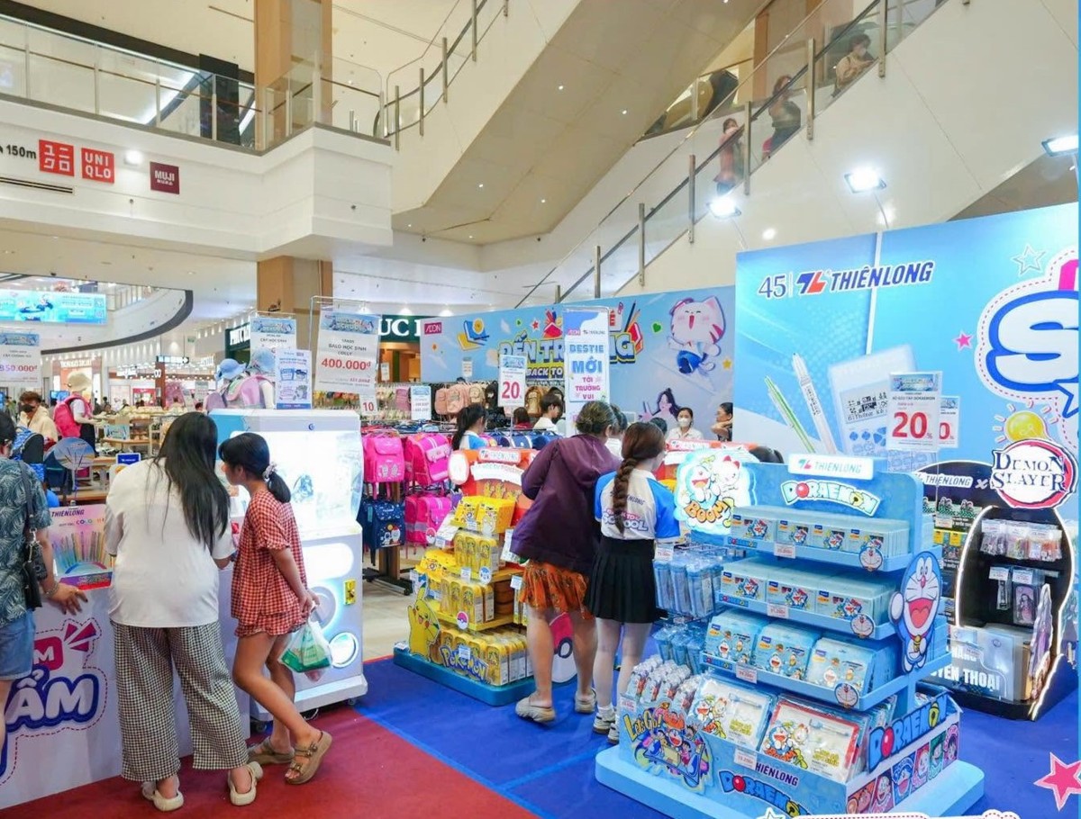 Mùa khai giảng năm nay hiện diện dày đặc các thương hiệu "Made in Vietnam". Ảnh: Thiên Long