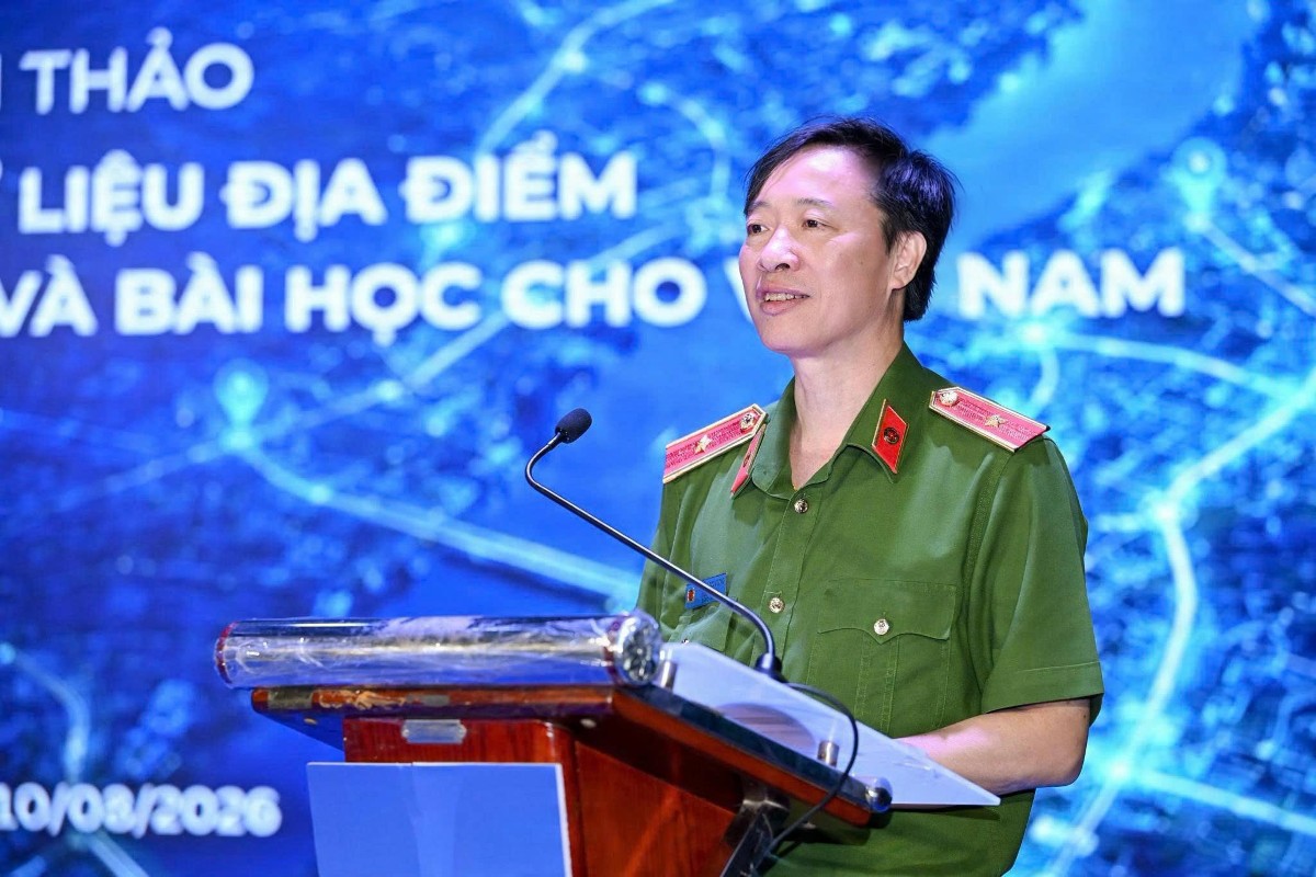 Thiếu tướng Nguyễn Ngọc Cương, Giám đốc Trung tâm Dữ liệu Quốc gia, Phó Chủ tịch Hiệp Hội Dữ liệu quốc gia, phát biểu định hướng hội thảo. Ảnh: NDA.