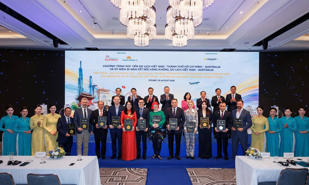 Vietnam Airlines cùng các đơn vị nhận bản ghi nhớ hợp tác dưới sự chứng kiến của Tổng Bí thư, Chủ tịch nước Tô Lâm. Ảnh: Vietnam Airlines