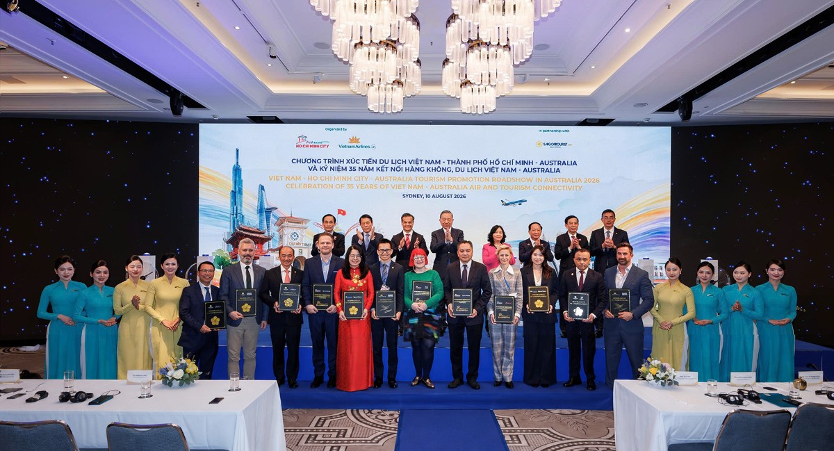 Vietnam Airlines cùng các đơn vị nhận bản ghi nhớ hợp tác dưới sự chứng kiến của Tổng Bí thư, Chủ tịch nước Tô Lâm. Ảnh: Vietnam Airlines