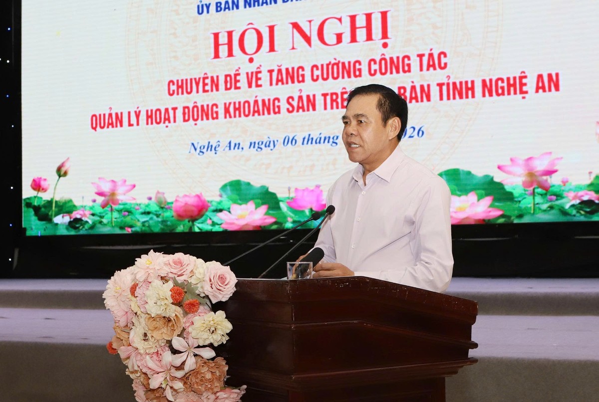 Chủ tịch UBND tỉnh Nghệ An Võ Trọng Hải yêu cầu quản lý toàn bộ chuỗi từ quy hoạch, cấp phép, khai thác, vận chuyển, chế biến đến tiêu thụ và thực hiện nghĩa vụ tài chính. Ảnh: Phan Quỳnh.