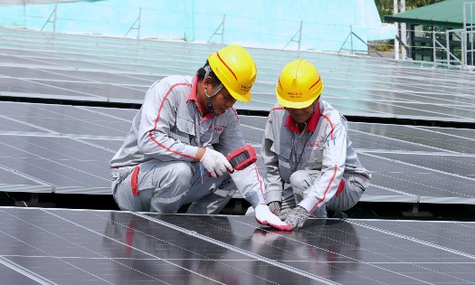 Viettel tự sản xuất điện mặt trời, giảm 3% lượng điện lưới tiêu thụ. Ảnh: Viettel Construction