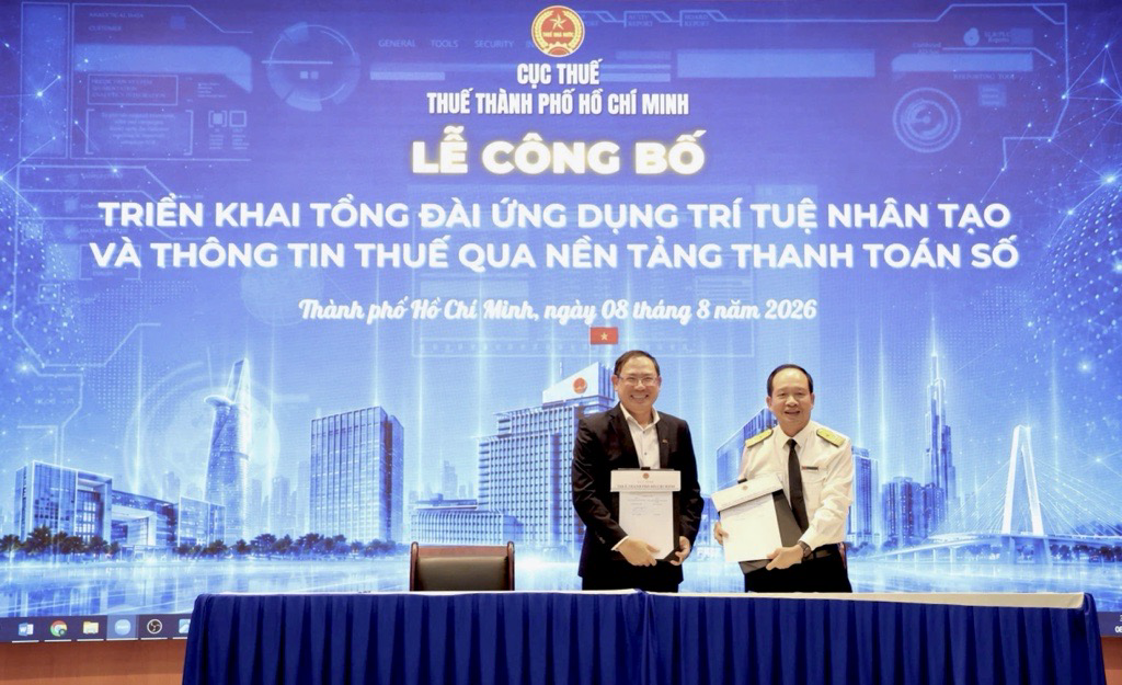 Ông Nguyễn Tiến Dũng - Phó Trưởng Thuế TP.HCM và Ông Từ Tiến Phát - Tổng Giám đốc ACB, ký kết Biên bản ghi nhớ hợp tác, hướng đến tăng cường các giải pháp hỗ trợ người nộp thuế trên môi trường số - Ảnh ACB.