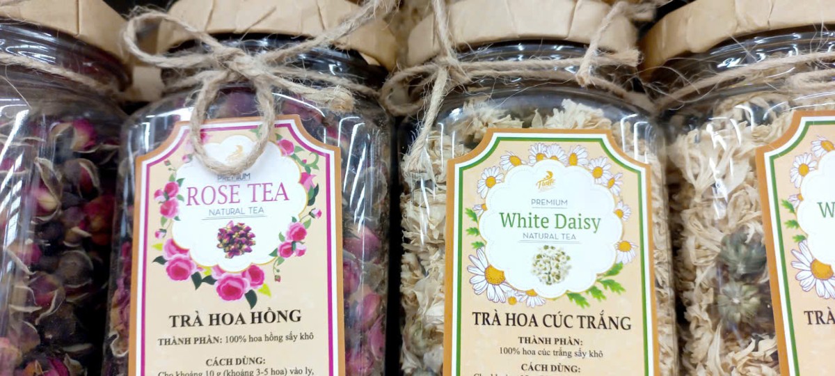 Dược liệu được bày bán trên thị trường. Ảnh: Thu Hằng.