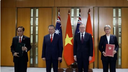 Vietnamese, Australian leaders witness exchange of cooperation documents