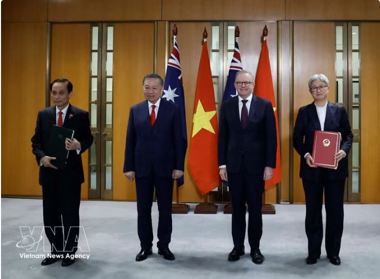 Vietnamese, Australian leaders witness exchange of cooperation documents