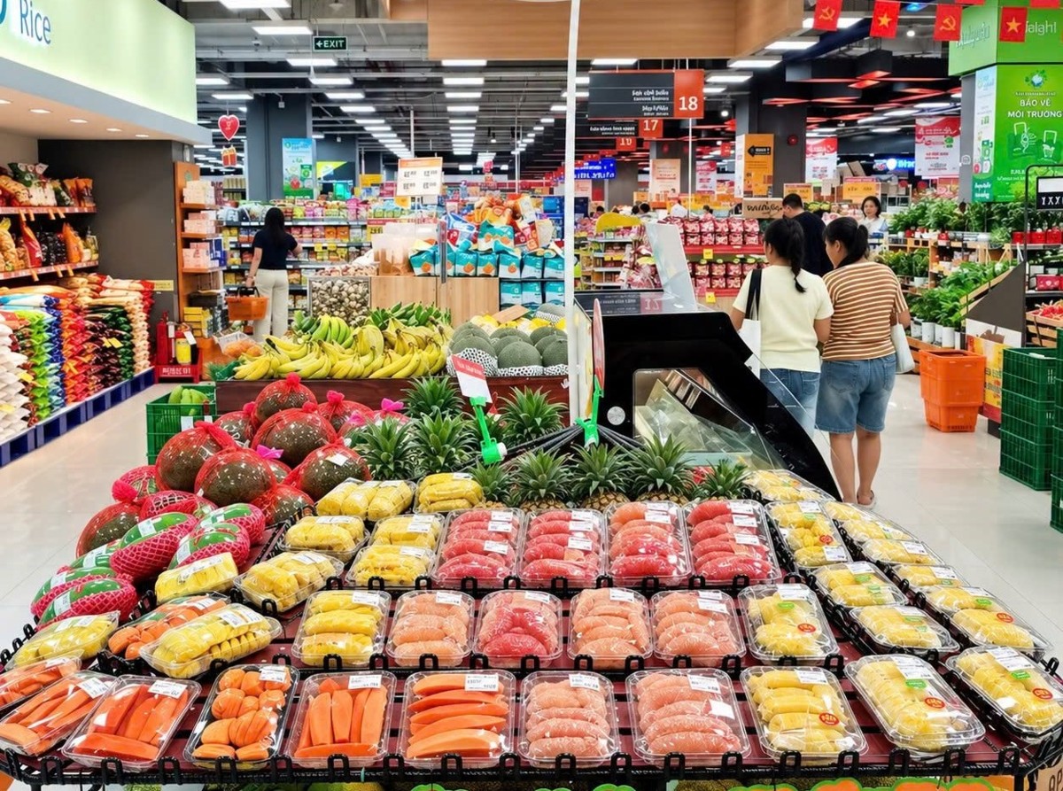 Nhiều mặt hàng giảm giá đến 50%, áp dụng các chương trình mua 1 tặng 1... Ảnh: Co.opXtra