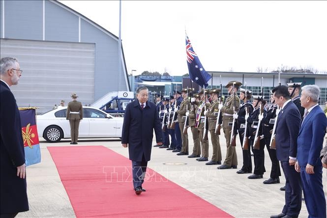 Lễ tiễn Tổng Bí thư, Chủ tịch nước Tô Lâm tại sân bay quốc tế Canberra. Ảnh: Thống Nhất – TTXVN