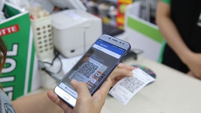 Vietnam’s cashless payment transactions rise 34.3% in first half