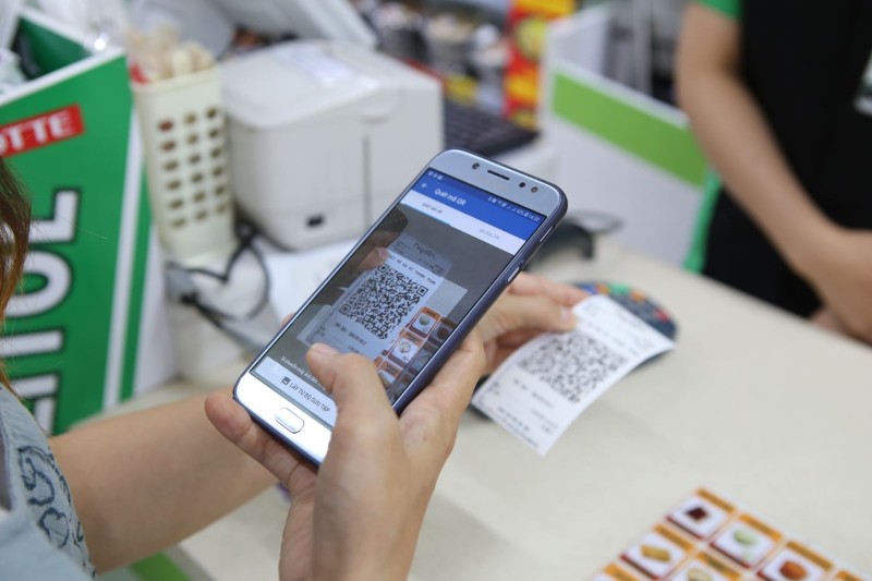 Vietnam’s cashless payment transactions rise 34.3% in first half