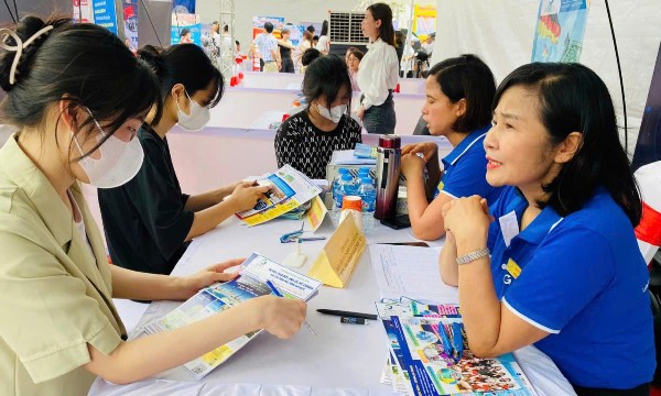 Báo cáo của ILO: Công việc văn phòng, hành chính chịu tác động mạnh nhất từ AI