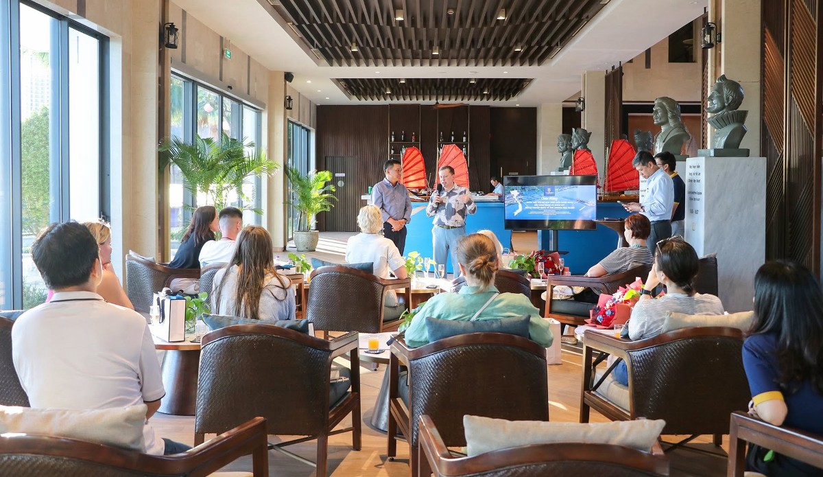 Theo báo cáo của Intourist, hãng lữ hành hàng đầu tại Nga, doanh số các tour từ nguồn du khách Nga đến Việt Nam đã tăng gấp 10 lần trong năm ngoái và xu hướng này thậm chí sẽ còn mạnh hơn trong năm nay. Ảnh minh họa: Ana Marina Nha Trang