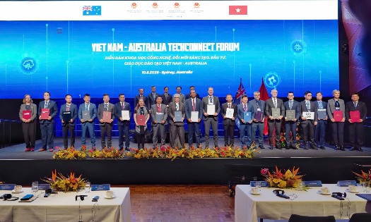 Quỹ Phát triển khoa học và công nghệ Quốc gia (NAFOSTED) và Cơ quan Nghiên cứu Khoa học và Công nghiệp Australia (CSIRO) trao thỏa thuận hợp tác, mở thêm cơ hội kết nối nguồn lực và triển khai các chương trình hợp tác khoa học, công nghệ và đổi mới sáng tạo ngày 10/8. Ảnh: MST.